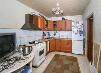 Продается трехкомнатная квартира, 65.8 м2, село Варваровка, Молодёжная улица, 4