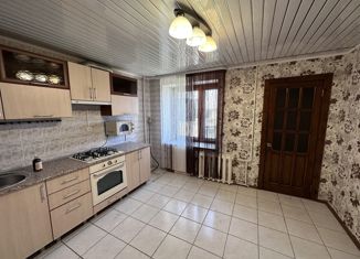 Продам 4-ком. квартиру, 107.8 м2, Новотроицк, Советская улица, 82