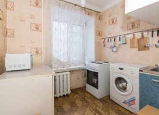 Продаю трехкомнатную квартиру, 55.5 м2, Новосибирск, улица Челюскинцев, 44, метро Красный проспект