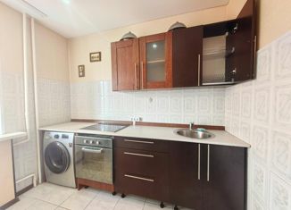 Продажа 2-комнатной квартиры, 54 м2, Тюменская область, проспект Ленина, 36