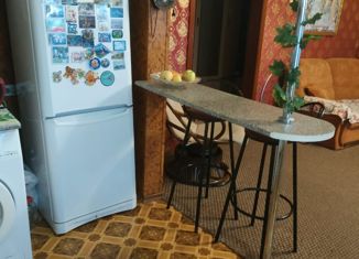 Продаю 3-ком. квартиру, 65 м2, рабочий посёлок Саргатское, 10-й квартал, 9