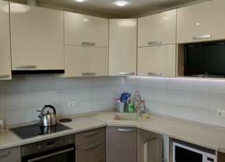 Продам 3-комнатную квартиру, 72.4 м2, Новочебоксарск, улица Воинов-Интернационалистов, 8