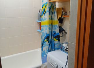 Двухкомнатная квартира на продажу, 43.8 м2, поселок городского типа Малышева, Советская улица, 1