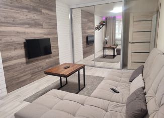 Продаю 2-комнатную квартиру, 44 м2, Кыштым, улица Интернационала, 87