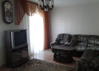 Сдам 2-ком. квартиру, 56 м2, Елабуга, улица Хирурга Нечаева, 9