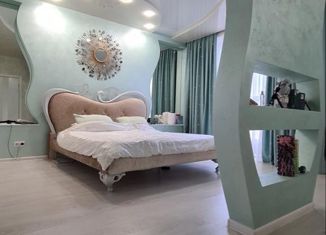 Продаю трехкомнатную квартиру, 130 м2, Симферополь, улица Батурина, 97, Центральный район