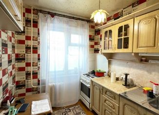 Продаю трехкомнатную квартиру, 58 м2, Кировск, улица Советской Конституции, 12