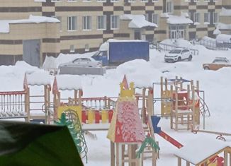 Продам 2-ком. квартиру, 50.5 м2, Стрежевой, Кедровая улица, 75