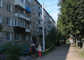 Продажа 4-комнатной квартиры, 61.5 м2, Ярцево, Школьная улица, 10