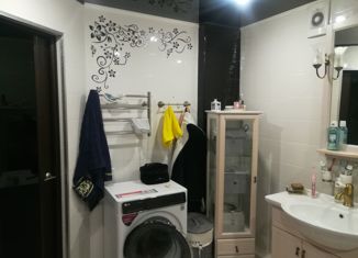 Продам четырехкомнатную квартиру, 110 м2, Армавир, улица Ефремова, 111