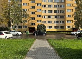 Продам трехкомнатную квартиру, 65 м2, Санкт-Петербург, улица Доблести, 28к2, Красносельский район