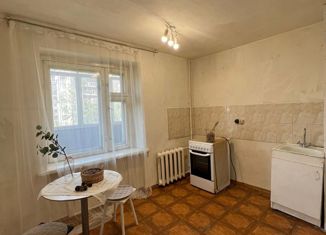Продаю 1-комнатную квартиру, 35 м2, Екатеринбург, улица Победы, 37, метро Проспект Космонавтов