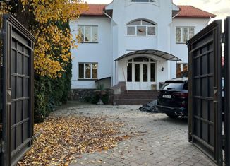 Продам дом, 300 м2, Нальчик, улица Кешокова, 95, район Центр