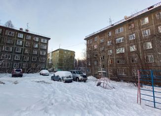 Продается двухкомнатная квартира, 45 м2, Мурманская область, проспект Кирова, 24Б