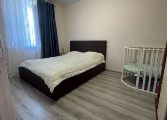 Продам 2-ком. квартиру, 41 м2, микрорайон Вишнёвая Горка, Изумрудная улица, 3