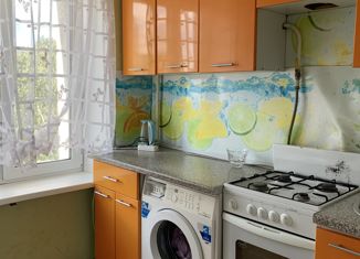 Продаю 2-ком. квартиру, 35 м2, Москва, Саратовская улица, 9, метро Текстильщики