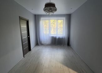 2-комнатная квартира на продажу, 43 м2, Москва, улица Максимова, 12, улица Максимова