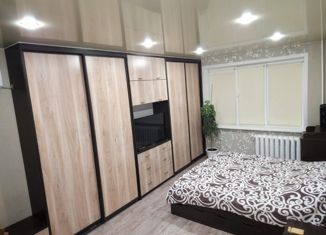 Трехкомнатная квартира на продажу, 63 м2, Курган, Школьная улица, 11