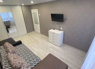 Продаю двухкомнатную квартиру, 48 м2, Вологда, улица Дзержинского, 17, 6-й микрорайон