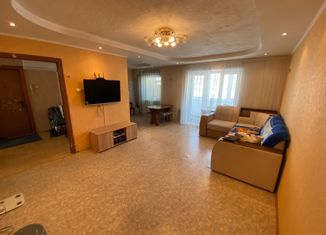 Продаю 4-ком. квартиру, 80 м2, Дальнегорск, улица Осипенко, 6