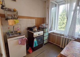 Продается трехкомнатная квартира, 54 м2, Луга, проспект Кирова, 68