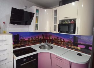 Продажа 2-ком. квартиры, 49.9 м2, Карпинск, улица Мира, 95