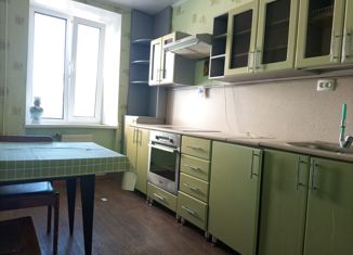 Продается трехкомнатная квартира, 79.7 м2, Соликамск, улица Коминтерна, 12