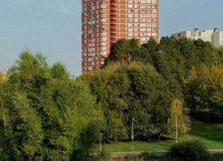 Продаю 2-ком. квартиру, 62 м2, Москва, Староватутинский проезд, 17, Староватутинский проезд