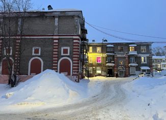 Продажа 2-ком. квартиры, 64.7 м2, Березники, улица Пятилетки, 38