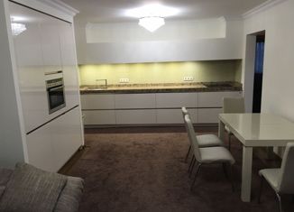 Сдам в аренду четырехкомнатную квартиру, 90 м2, Москва, улица Барышиха, 33к1, район Митино