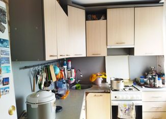 Продаю четырехкомнатную квартиру, 68 м2, Тольятти, улица Никонова, 38, Комсомольский район