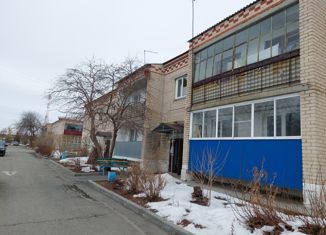 Продается двухкомнатная квартира, 50.2 м2, село Кременкуль, улица Ленина, 12