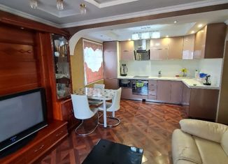Продается 3-ком. квартира, 54 м2, Большой Камень, улица Карла Маркса, 21Б