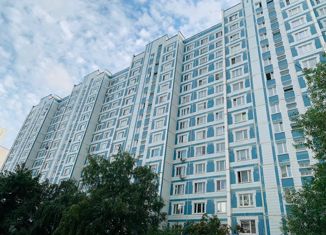 Трехкомнатная квартира на продажу, 74 м2, Москва, Лобненская улица, 15к1, станция Марк