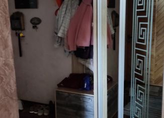 Продаю 3-ком. квартиру, 70 м2, Алушта, Юбилейная улица, 38