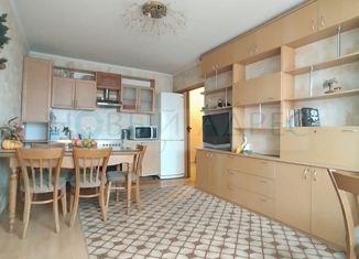 Продается 3-ком. квартира, 68.6 м2, Большой Камень, улица Академика Курчатова, 14