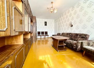 Продается трехкомнатная квартира, 61.1 м2, Оренбургская область, улица Дружбы, 3