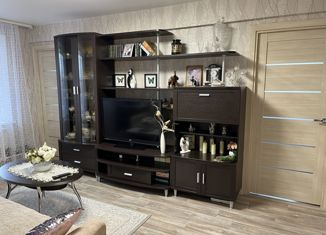 Продается четырехкомнатная квартира, 58.6 м2, Донской, Учительская улица, 1