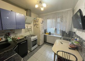Продаю 3-комнатную квартиру, 65 м2, Оренбург, улица Чкалова, 46