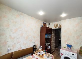 Продается 2-ком. квартира, 53 м2, поселок городского типа Бачатский, улица Л. Шевцовой, 68