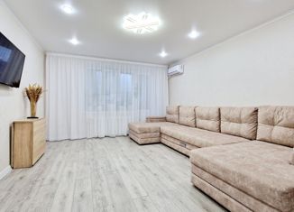Продается двухкомнатная квартира, 70 м2, Азнакаево, Просторная улица, 6