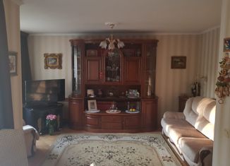 Продам 3-ком. квартиру, 60.6 м2, посёлок городского типа Загорянский, улица Димитрова, 59А