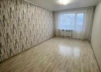 Продам 3-ком. квартиру, 61 м2, Кемерово, Комсомольский проспект, 65
