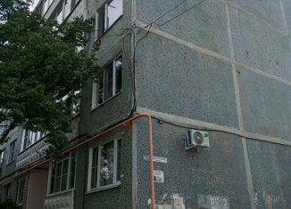 Продаю 1-ком. квартиру, 32.7 м2, Невинномысск, улица Апанасенко, 86/2