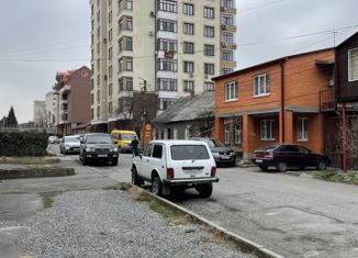 2-ком. квартира в аренду, 80 м2, Владикавказ, улица Триандафиллова, 7-9