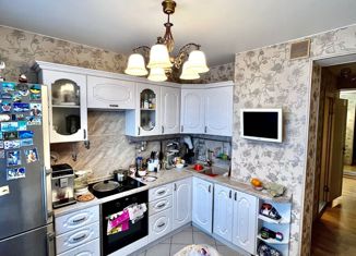 Продается трехкомнатная квартира, 97.6 м2, Москва, улица Маршала Савицкого, 18к2, улица Маршала Савицкого
