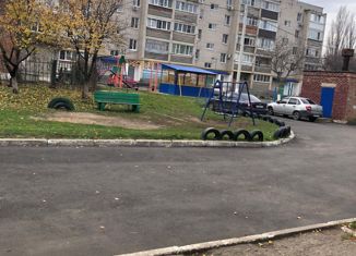 Трехкомнатная квартира на продажу, 70 м2, Кропоткин, улица Сергея Лазо, 22