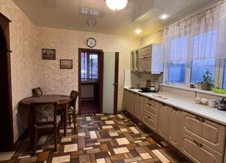 Продам 3-комнатную квартиру, 72 м2, поселок городского типа Емельяново, Совхозный переулок, 5