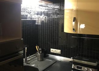 Продаю трехкомнатную квартиру, 70 м2, Самара, Революционная улица, 4, метро Российская