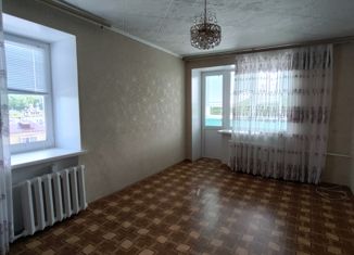 Продам трехкомнатную квартиру, 65 м2, село Серафимовский, Советская площадь, 4